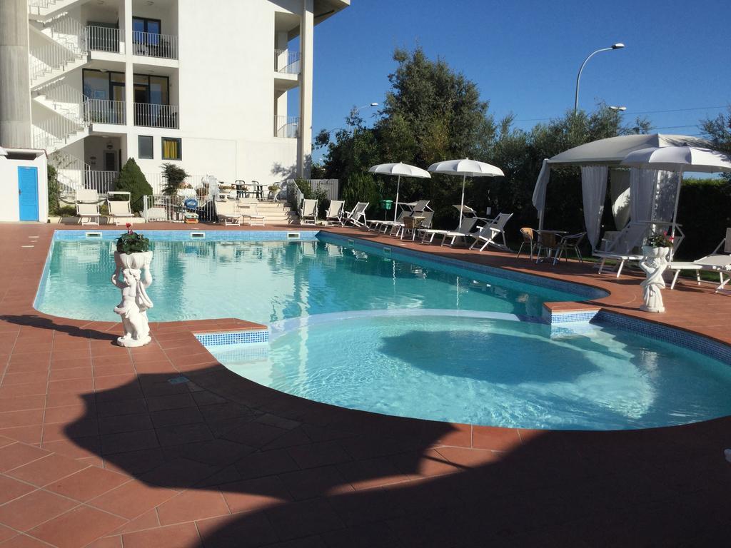 Hotel Parco Degli Ulivi Scerne Exterior foto