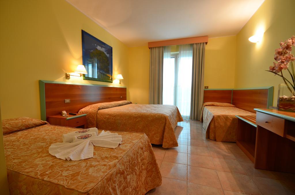 Hotel Parco Degli Ulivi Scerne Exterior foto