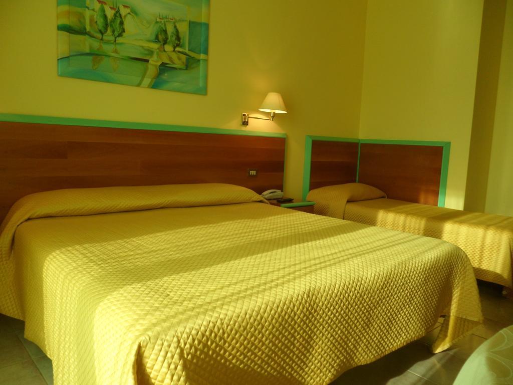 Hotel Parco Degli Ulivi Scerne Quarto foto