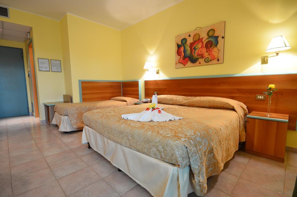 Hotel Parco Degli Ulivi Scerne Quarto foto