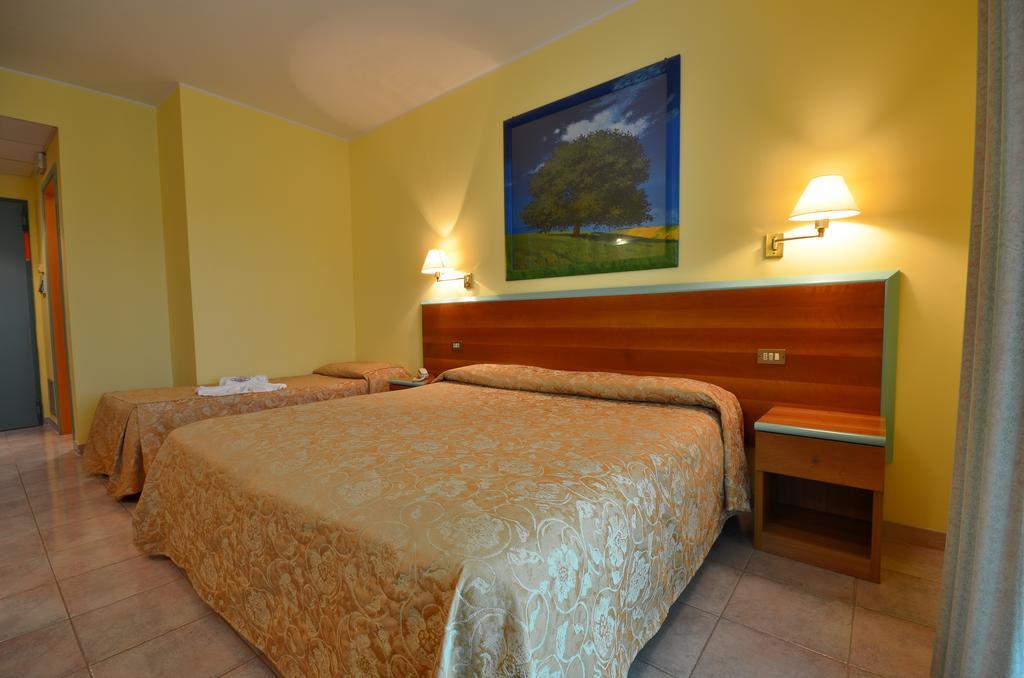 Hotel Parco Degli Ulivi Scerne Exterior foto