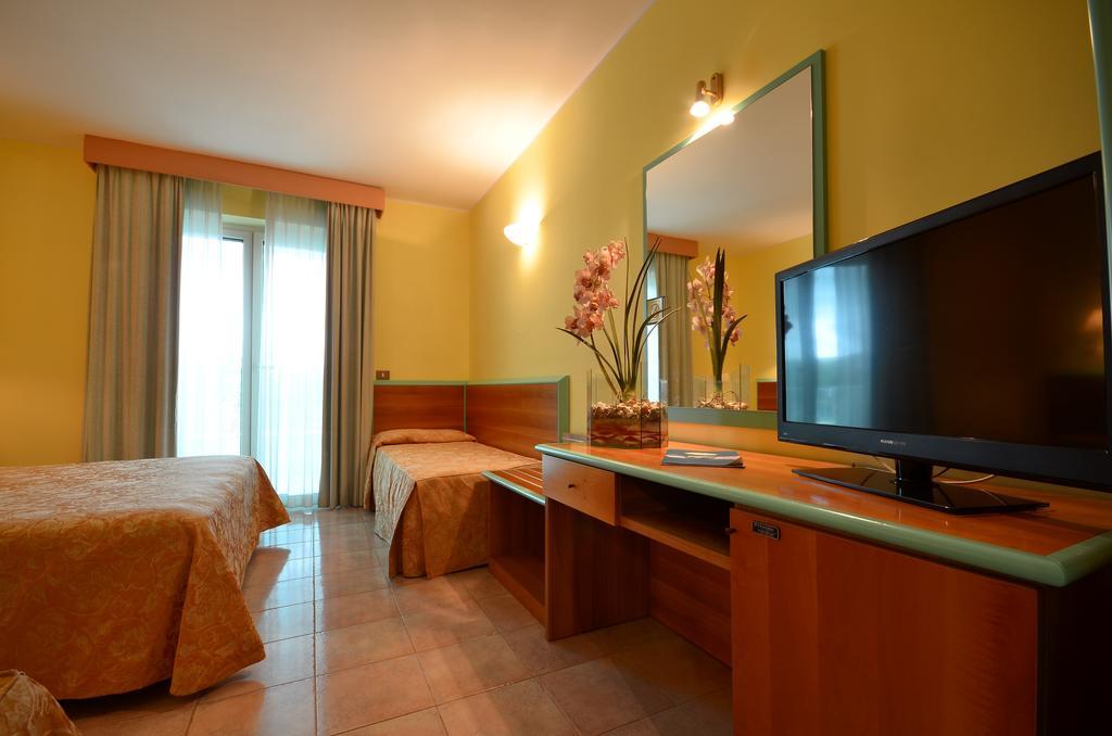 Hotel Parco Degli Ulivi Scerne Exterior foto
