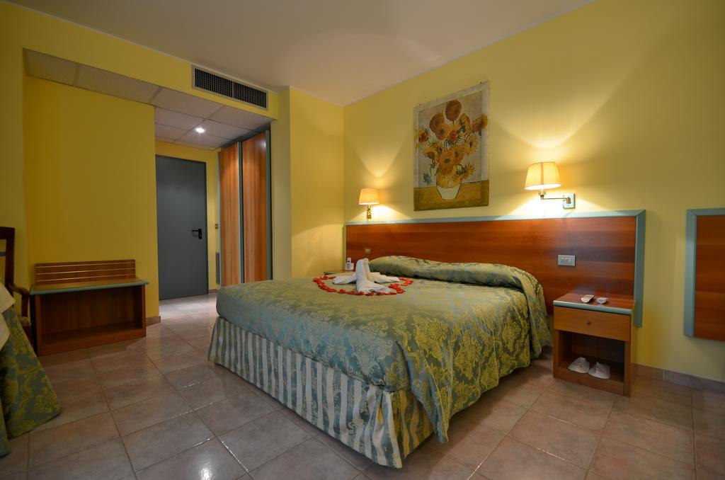 Hotel Parco Degli Ulivi Scerne Exterior foto