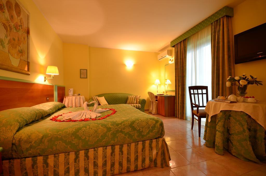 Hotel Parco Degli Ulivi Scerne Exterior foto