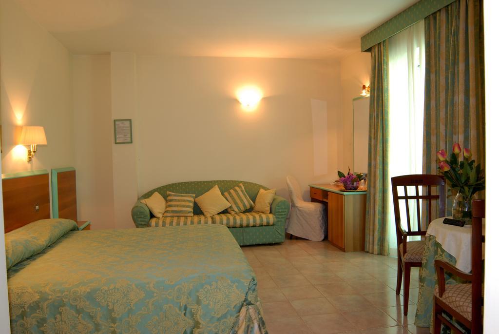 Hotel Parco Degli Ulivi Scerne Exterior foto