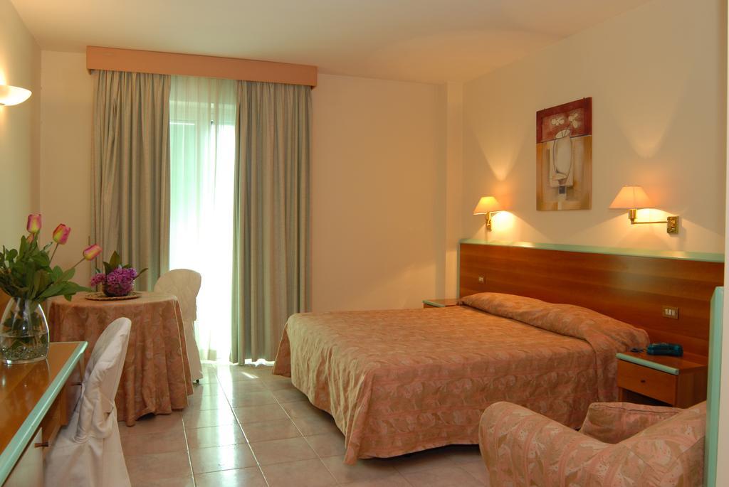Hotel Parco Degli Ulivi Scerne Exterior foto