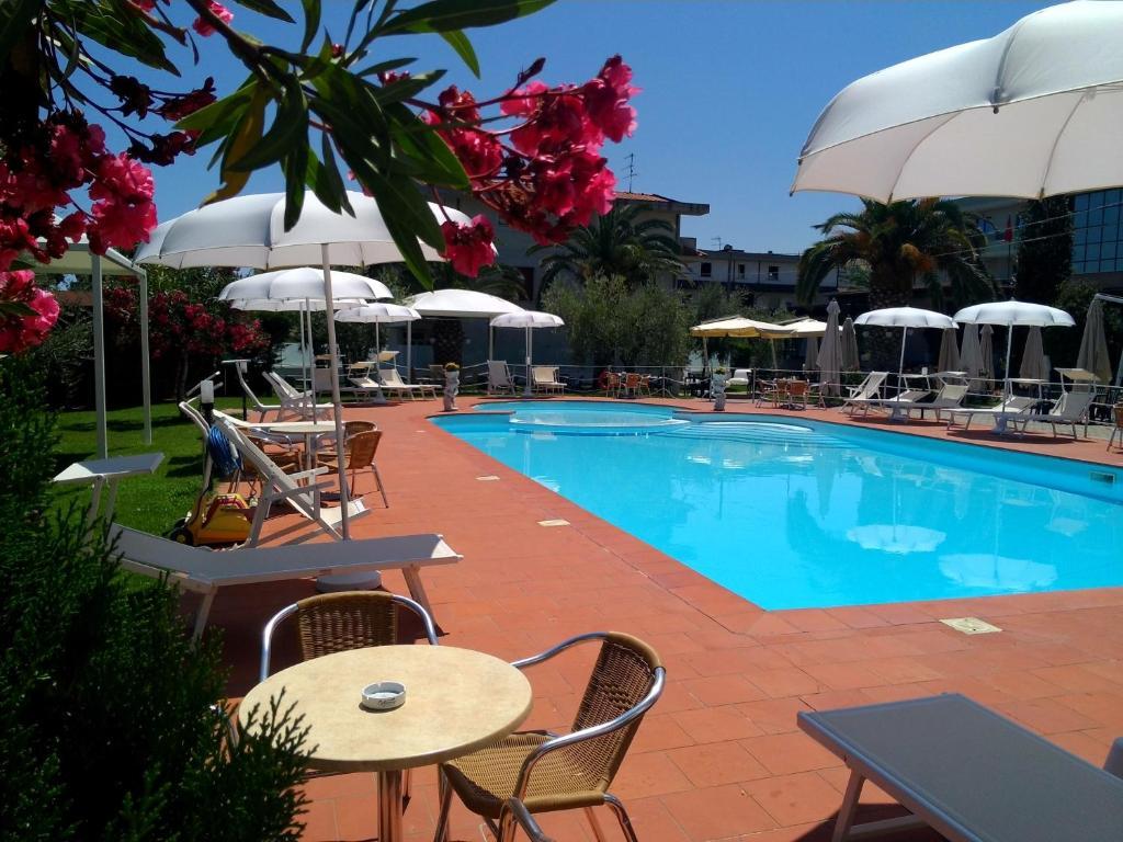 Hotel Parco Degli Ulivi Scerne Exterior foto